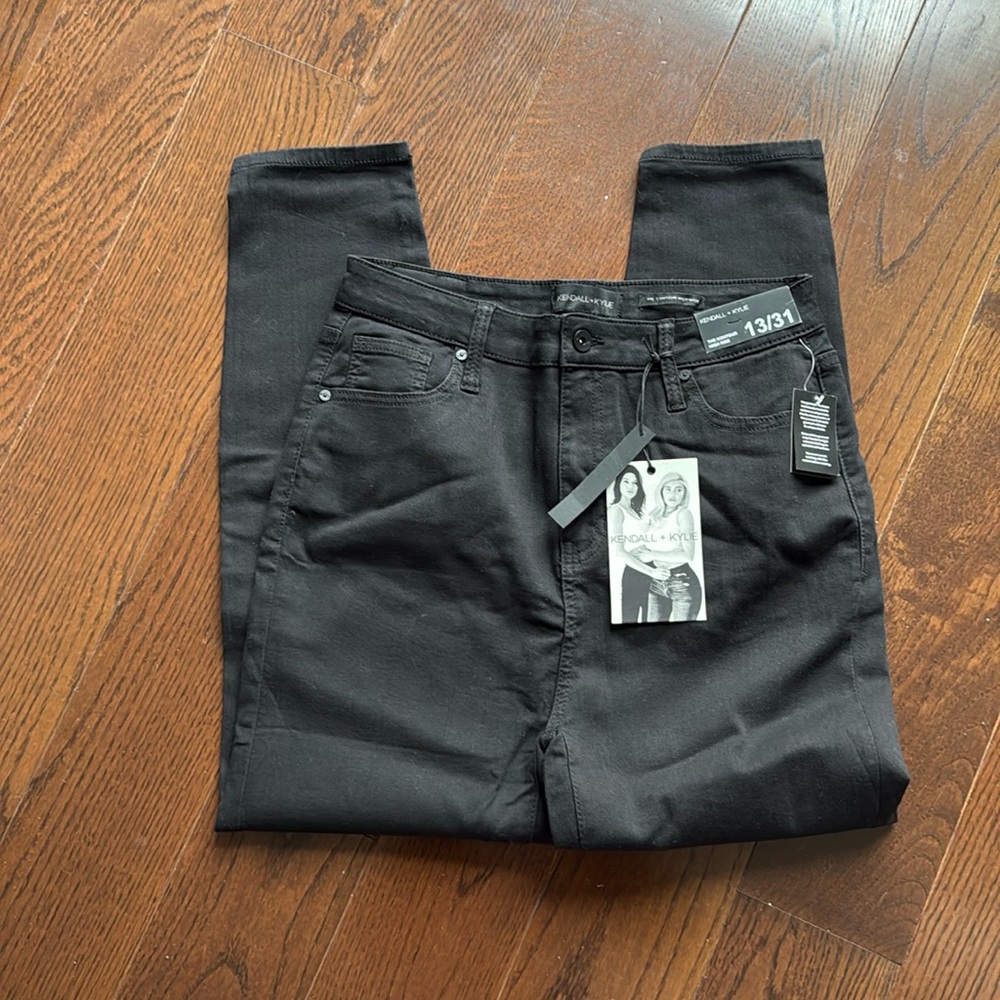 Black stretch jeans. kontour high rise